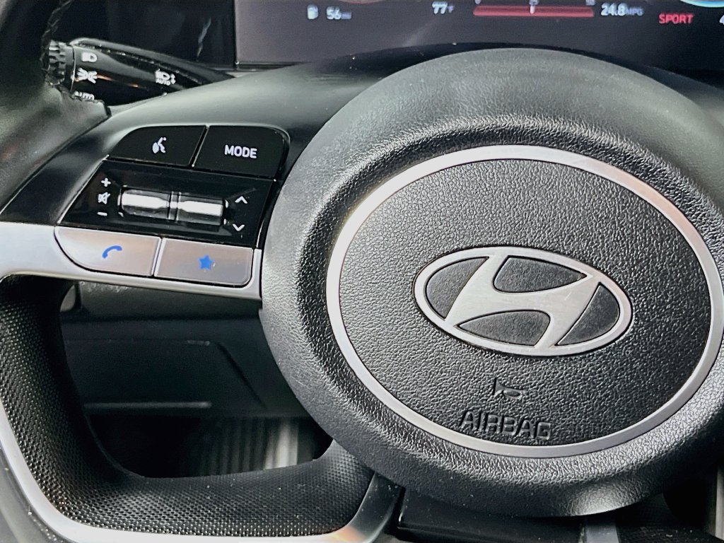 Used 2025 Hyundai Elantra SEL FWD image 15