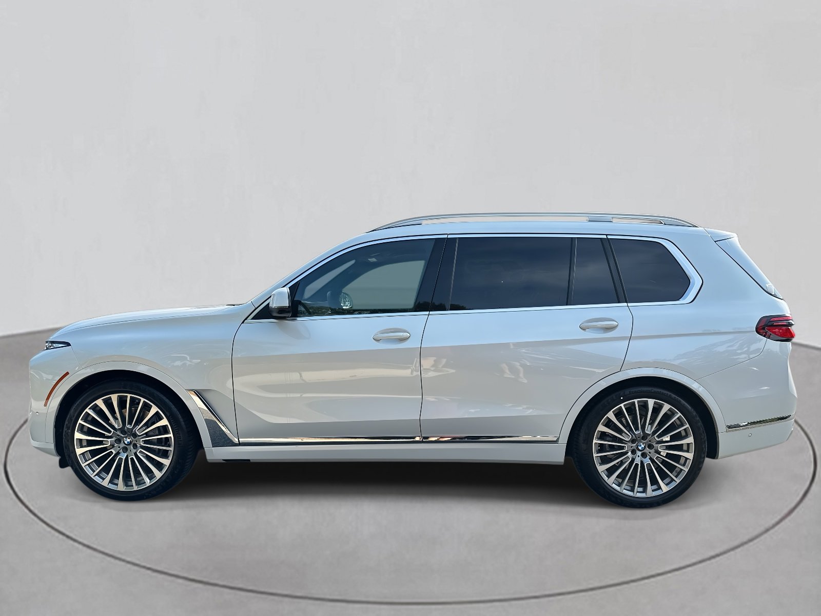 New 2026 BMW X7 xDrive40i w/ Premium Package image 2