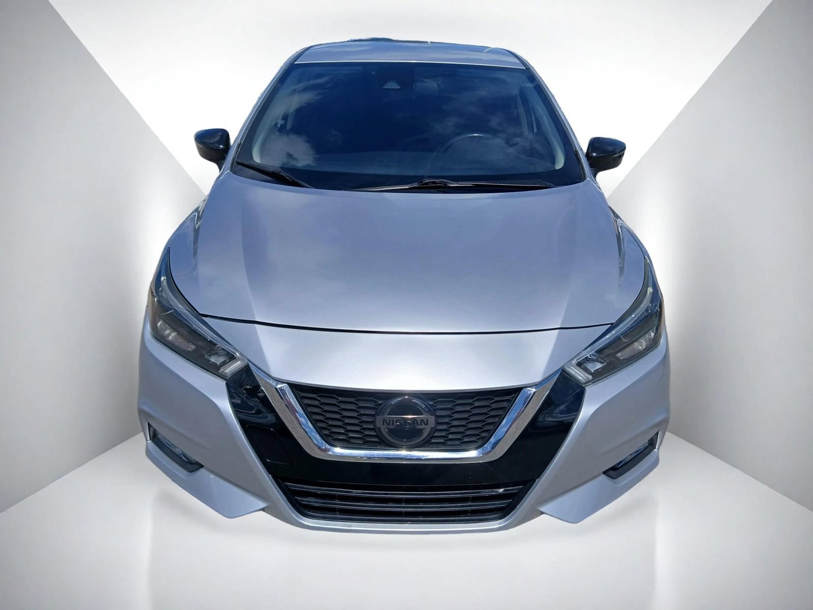 Used 2020 Nissan Versa SR w/ Convenience Package FWD image 3