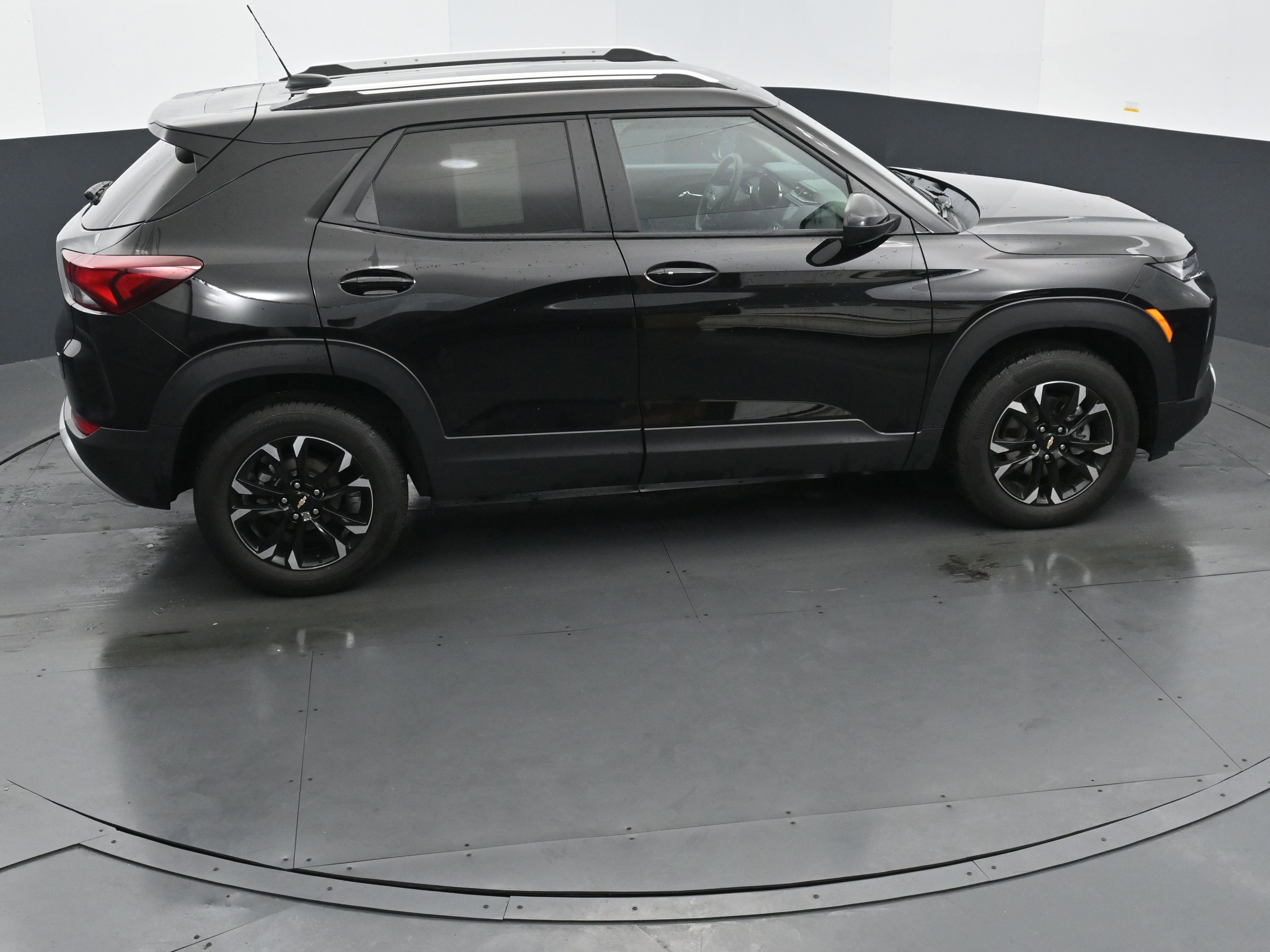 Used 2022 Chevrolet TrailBlazer LT AWD/4WD image 31