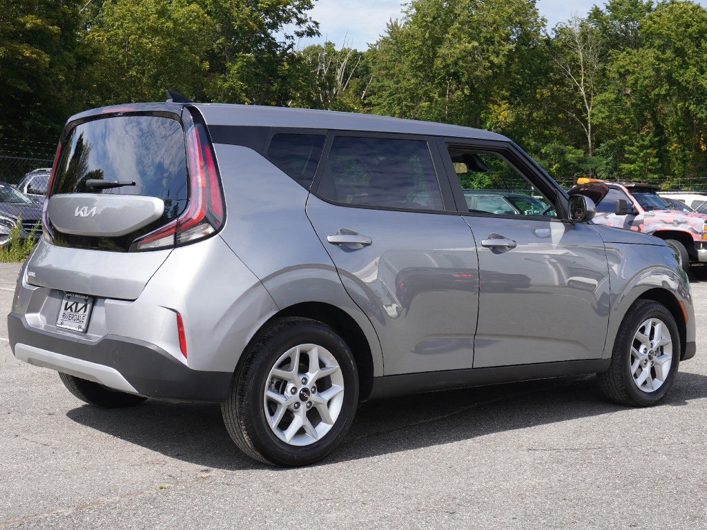 Used 2025 Kia Soul LX w/ LX Technology Package FWD image 9