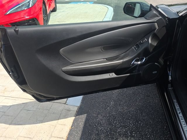 Used 2010 Chevrolet Camaro SS RWD image 14