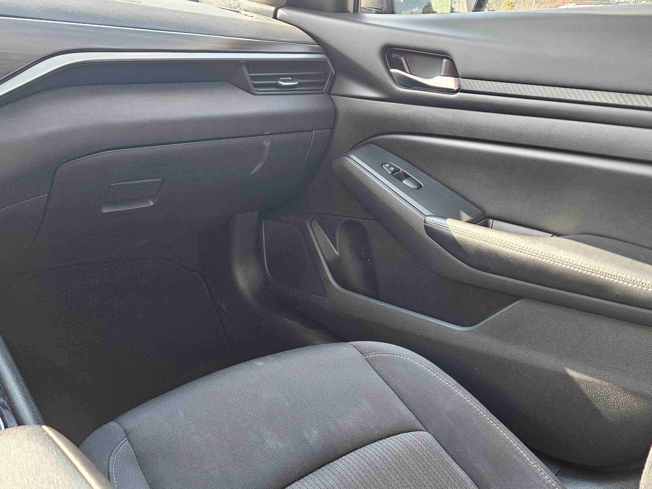 Used 2024 Nissan Altima 2.5 SV image 11