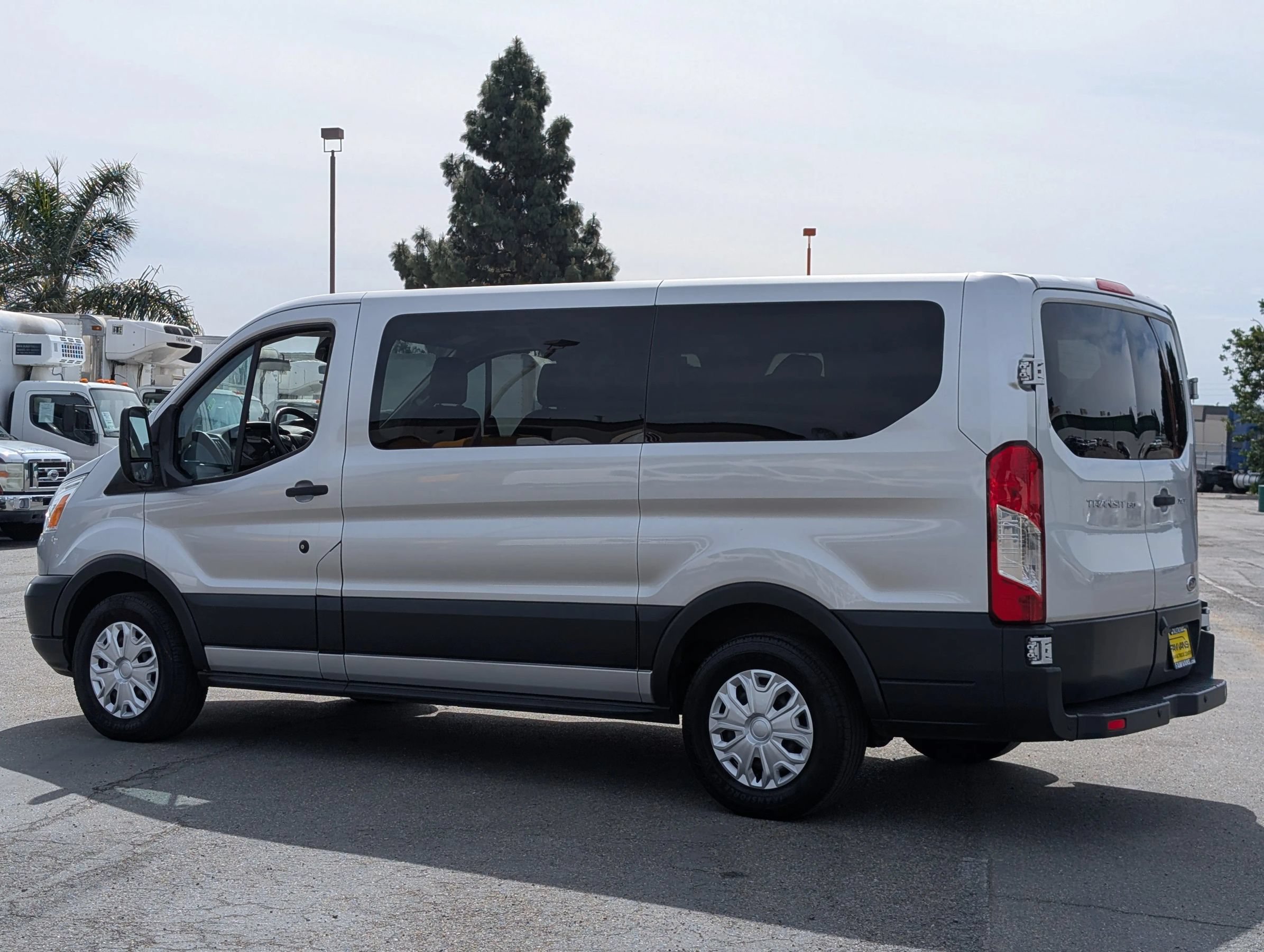 Used 2017 Ford Transit 150 XLT RWD image 2