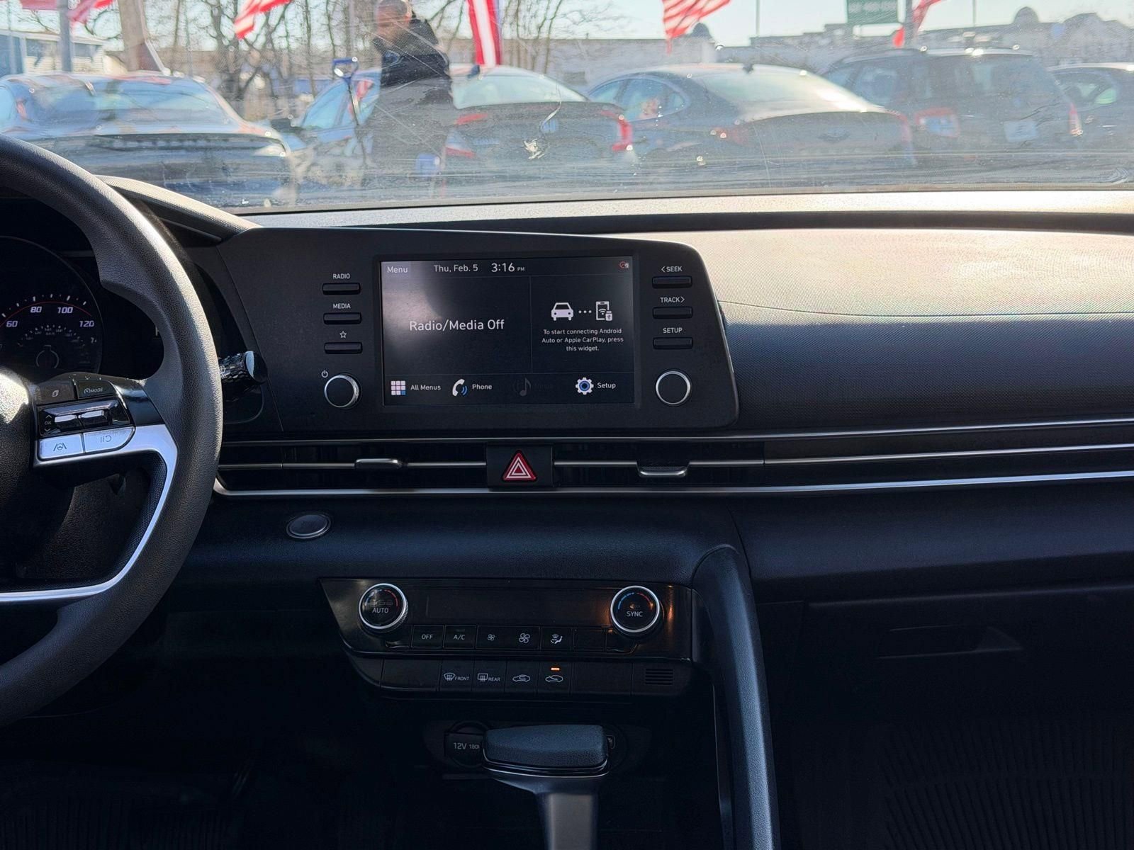 Used 2022 Hyundai Elantra SEL image 14