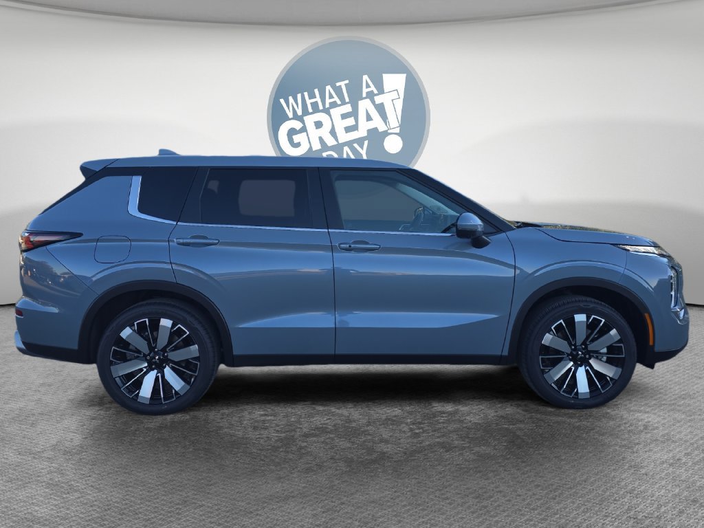 New 2026 Mitsubishi Outlander SE AWD/4WD image 2