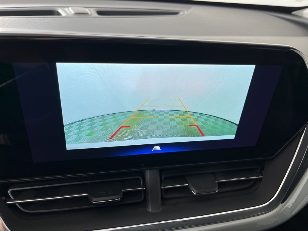 Used 2025 Chevrolet Trax LT w/ LT Convenience Package image 28