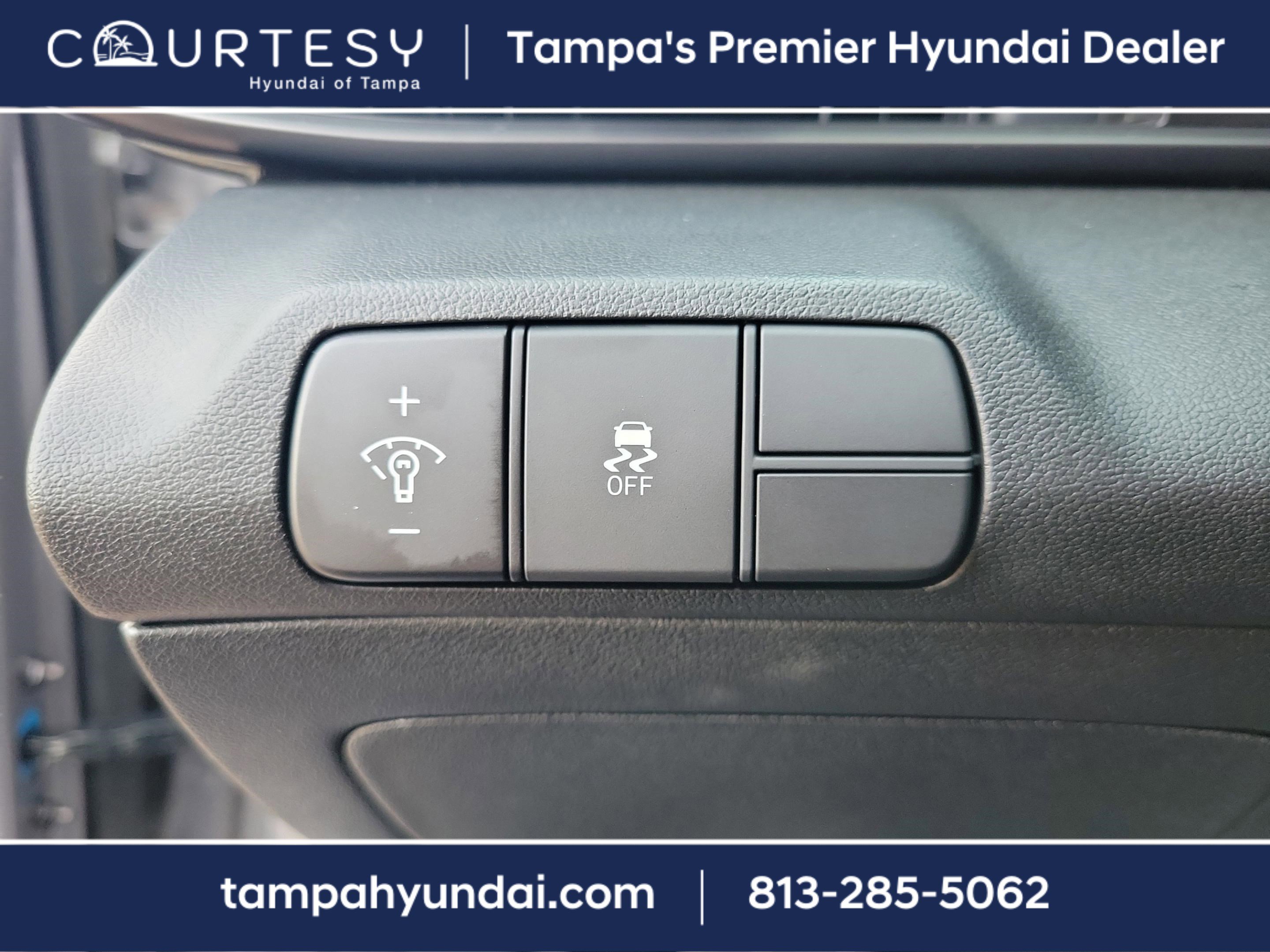 Certified 2025 Hyundai Elantra Sport image 14