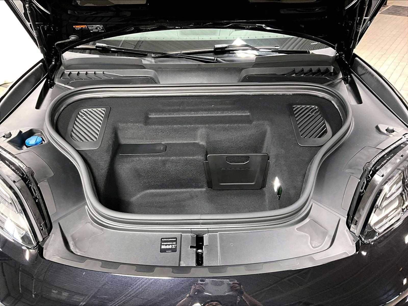 New 2026 Porsche Macan Turbo Electric image 35