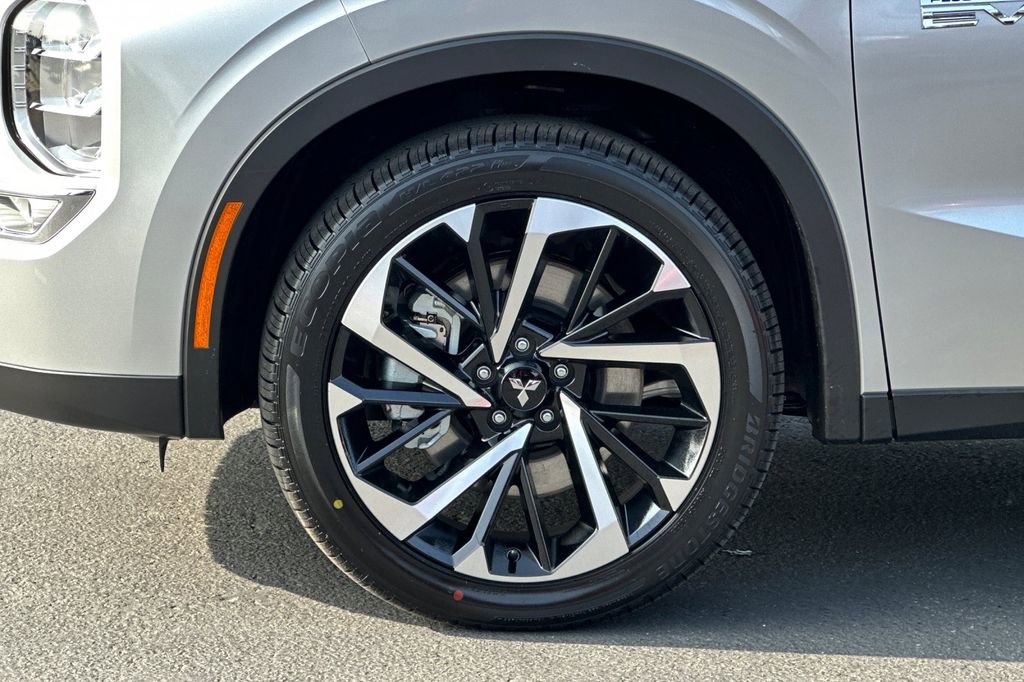 New 2025 Mitsubishi Outlander SE image 26