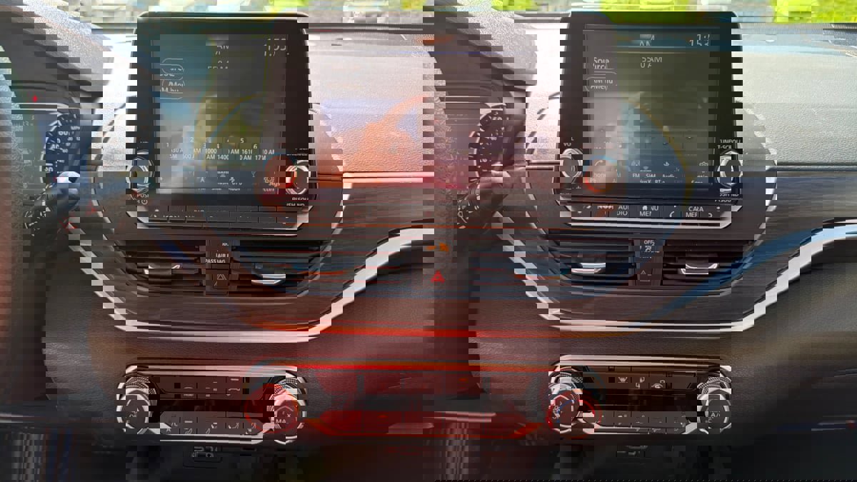 Used 2024 Nissan Altima 2.5 SV image 13