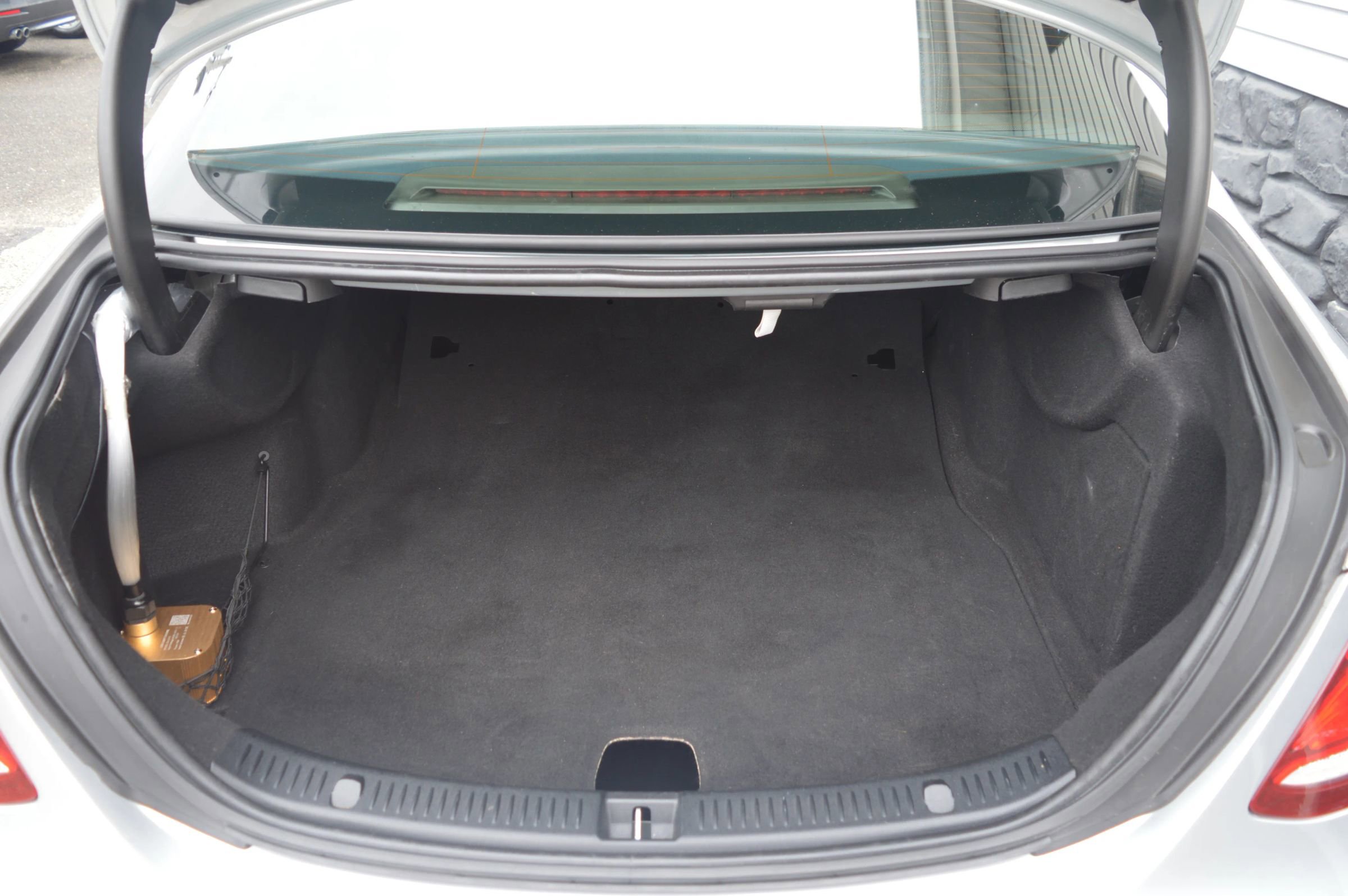 Used 2018 Mercedes-Benz E 300 4MATIC image 9
