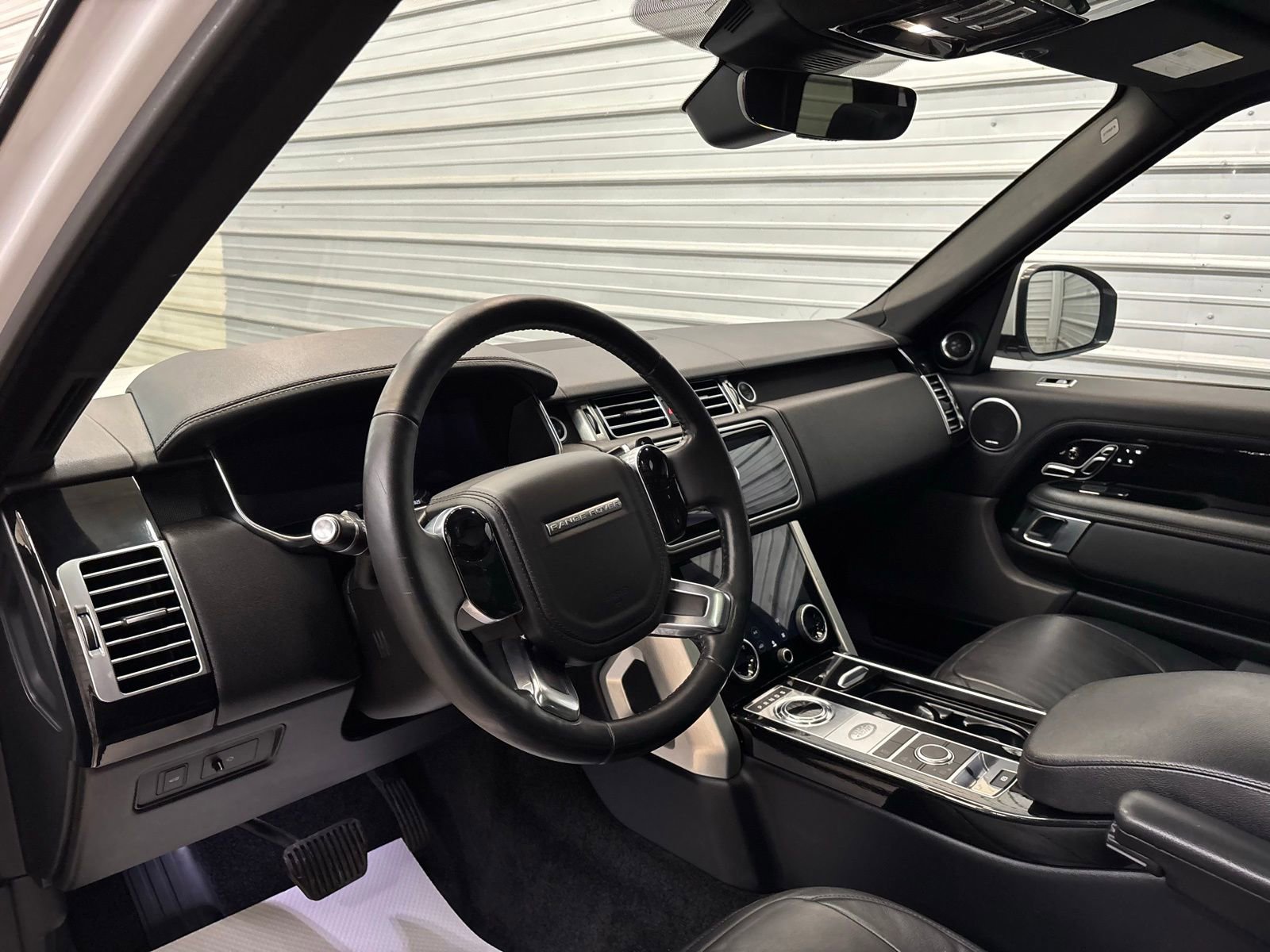 Used 2018 Land Rover Range Rover image 12