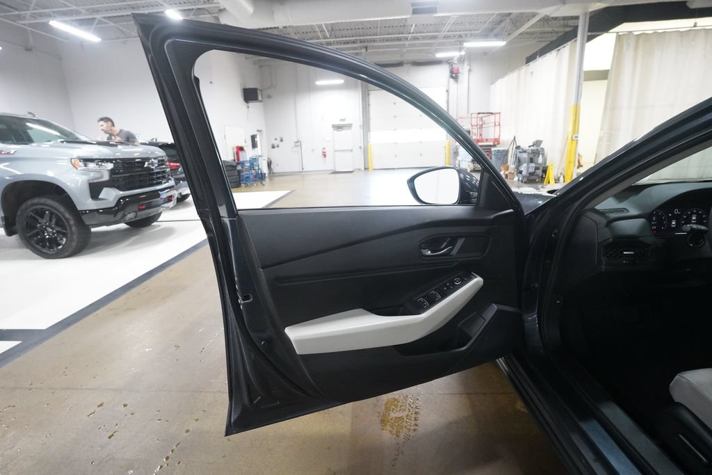 Certified 2023 Honda Accord EX image 27