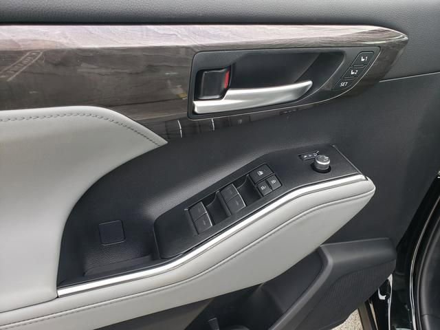 New 2026 Toyota Highlander Limited image 11