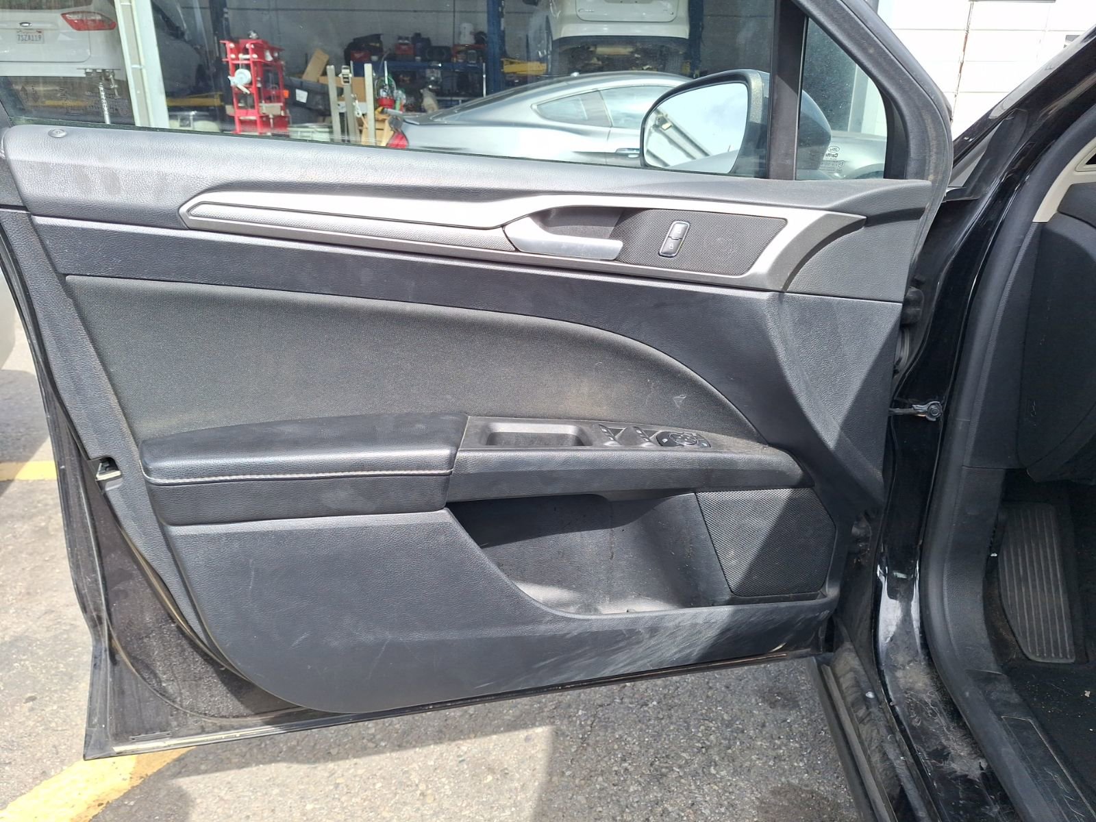 Used 2020 Ford Fusion SE FWD image 14