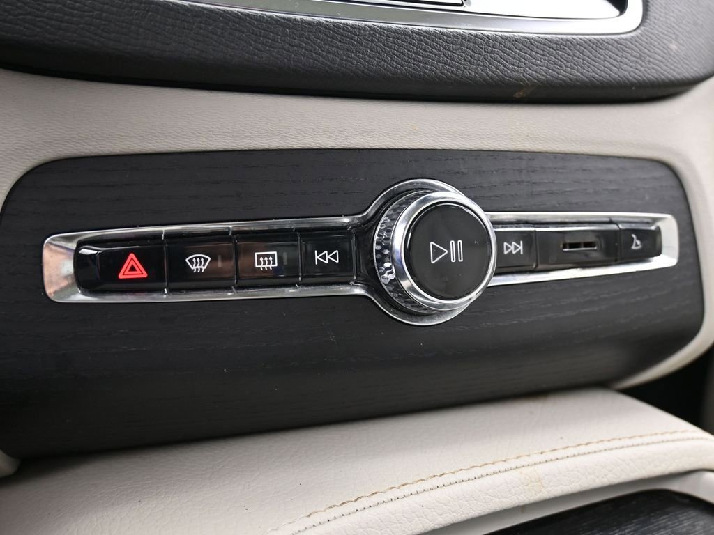 Used 2020 Volvo XC90 T5 Momentum w/ Protection Package Premier image 25