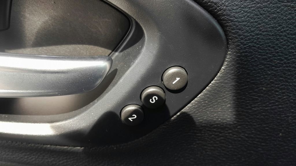 Used 2019 Jeep Cherokee Limited image 17