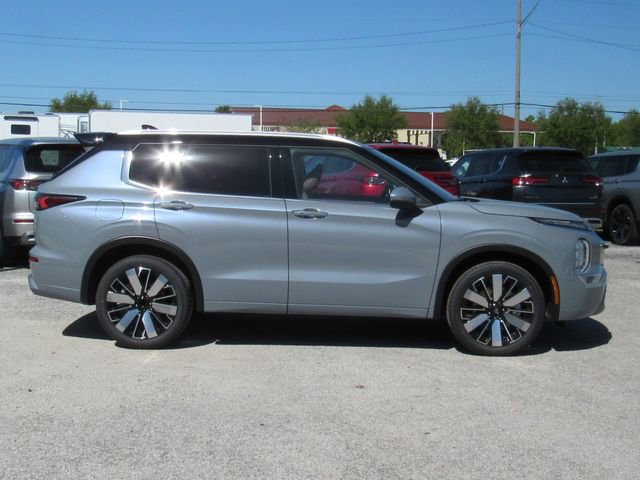 New 2026 Mitsubishi Outlander SEL FWD image 2