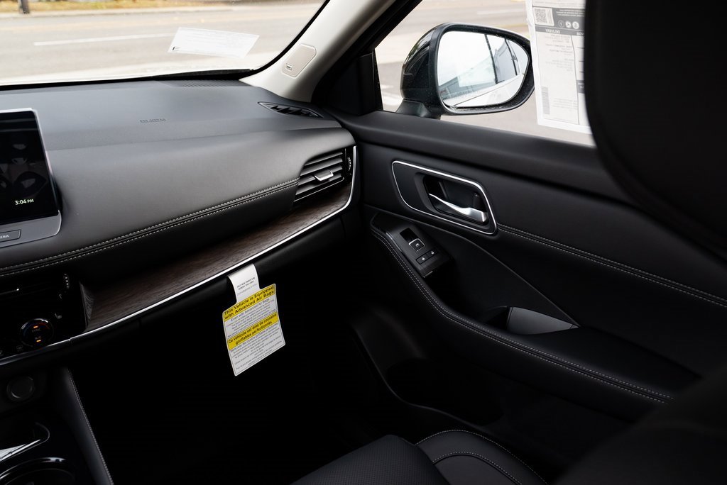 New 2026 Nissan Rogue Platinum image 10