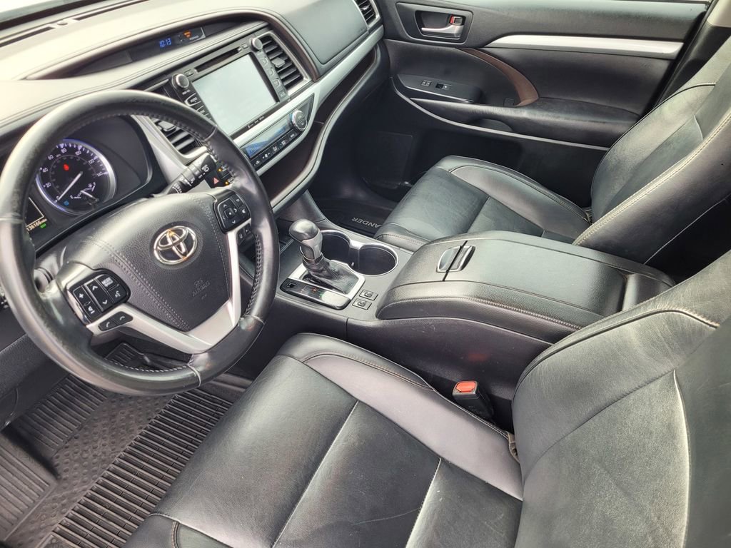 Used 2019 Toyota Highlander XLE image 11