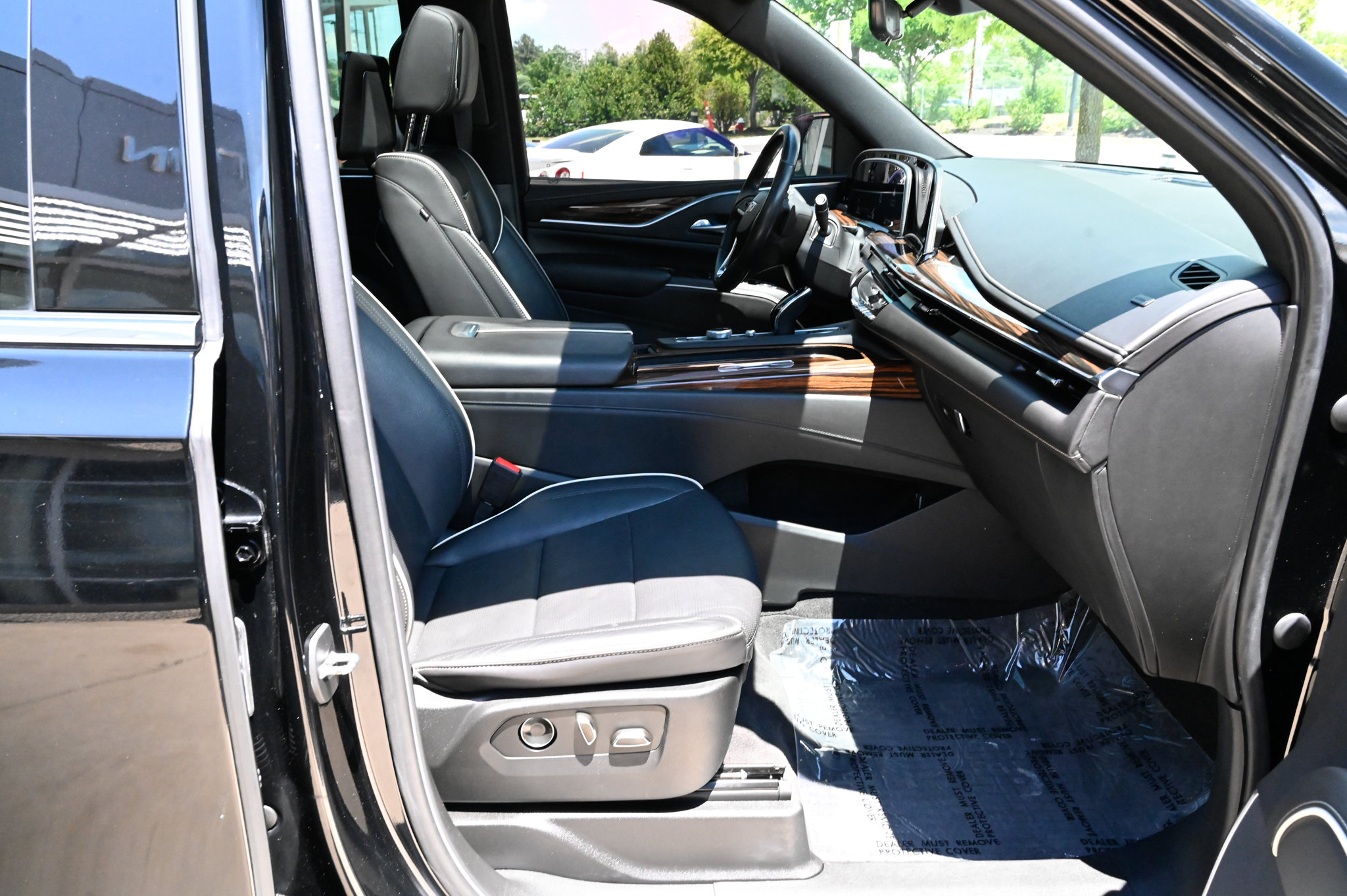 Used 2021 Cadillac Escalade ESV Premium Luxury AWD/4WD image 52