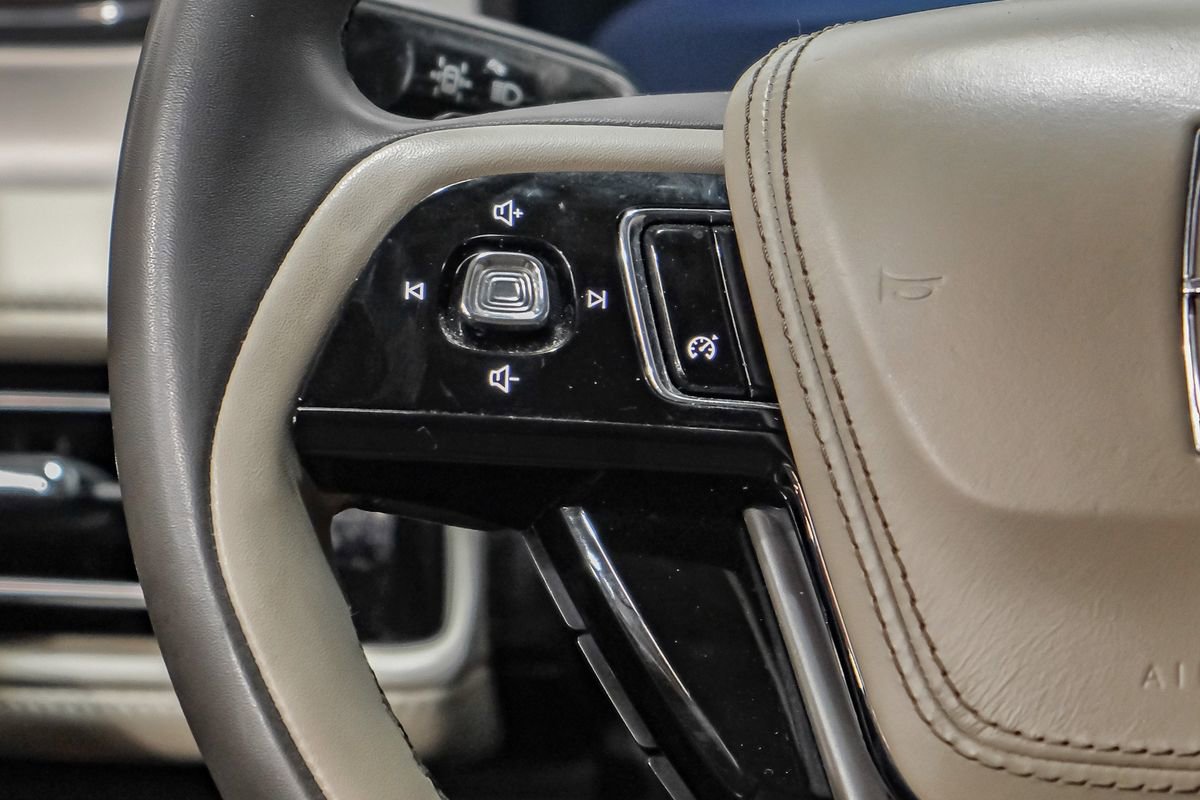 Used 2022 Lincoln Aviator 2WD image 16