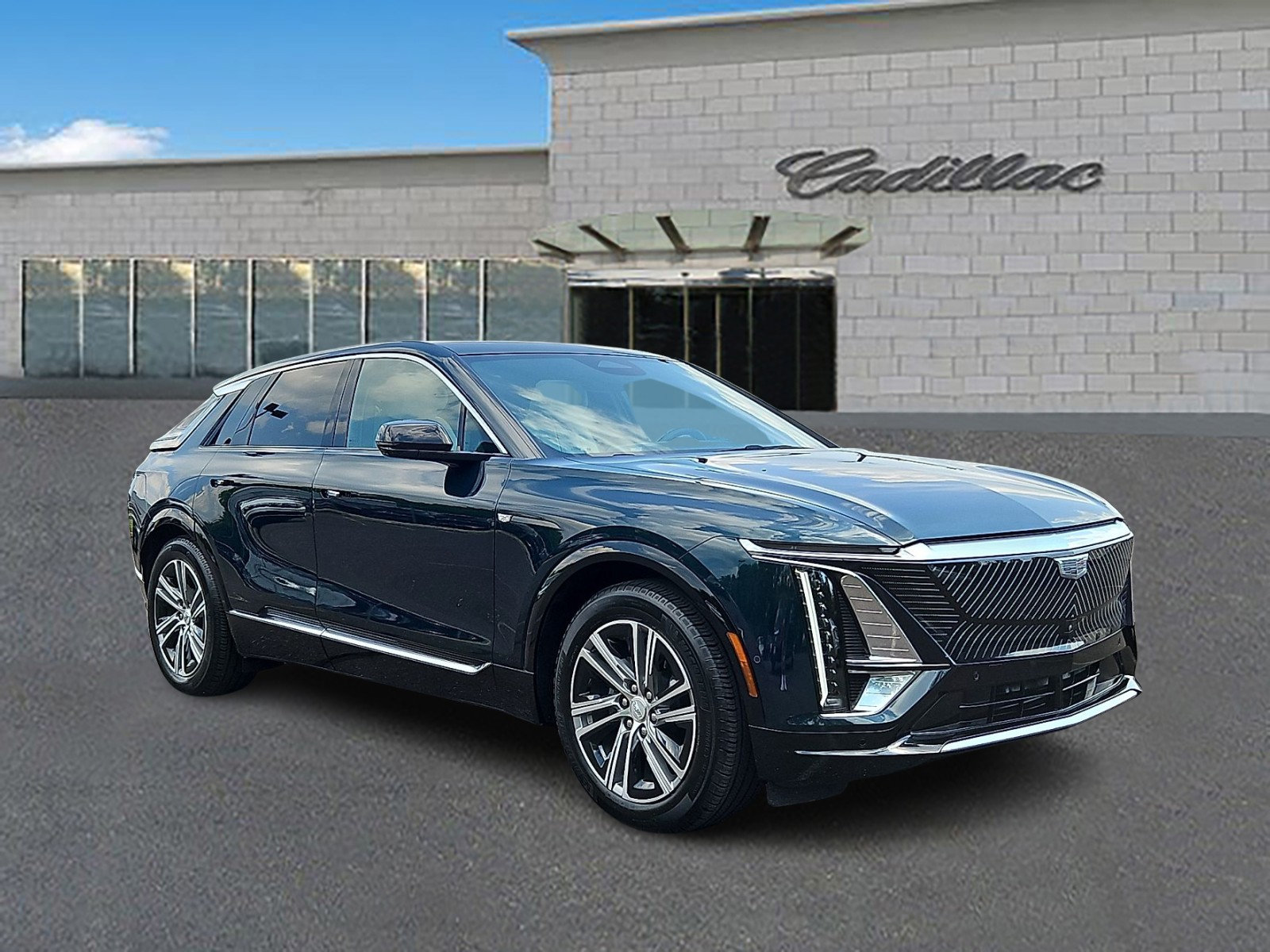 Certified 2024 Cadillac Lyriq Luxury w/ LPO, Floor Liner Package AWD/4WD image 3