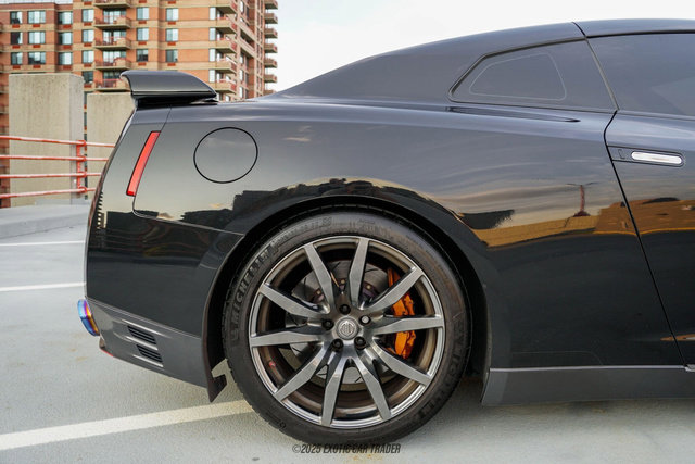 Used 2014 Nissan GT-R Premium w/ Premium Interior Package image 10