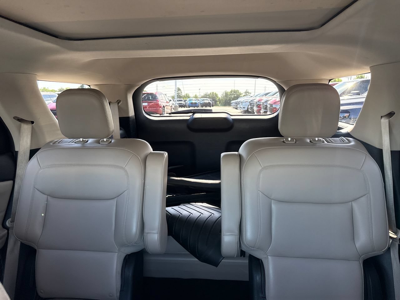Used 2022 Ford Explorer XLT w/ Equipment Group 202A AWD/4WD image 26