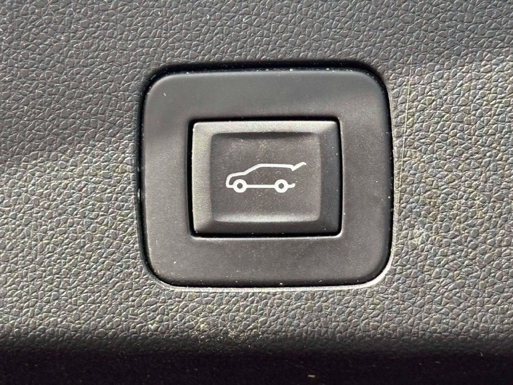 Used 2024 Buick Encore GX Avenir w/ Avenir Convenience Package AWD/4WD image 28