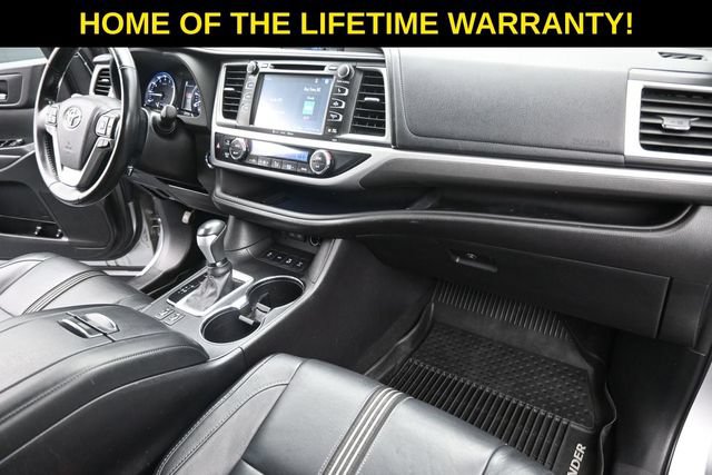 Used 2017 Toyota Highlander SE AWD/4WD image 35