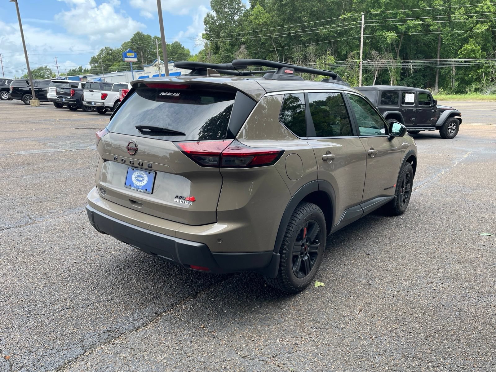 Used 2025 Nissan Rogue SV AWD/4WD image 6