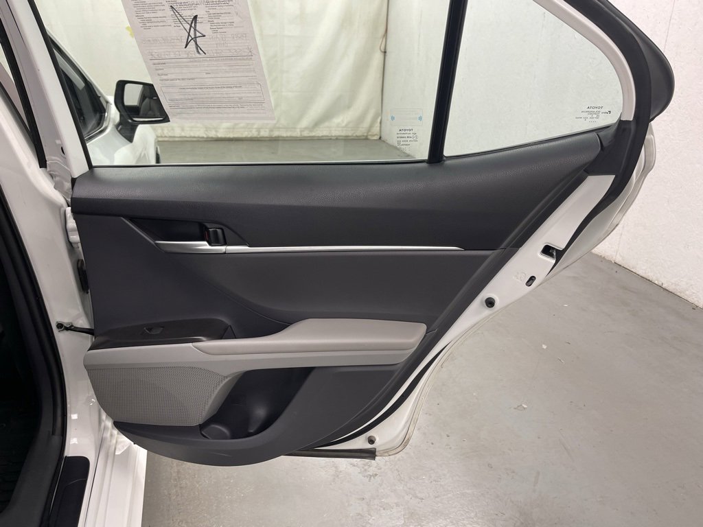 Used 2024 Toyota Camry SE image 12