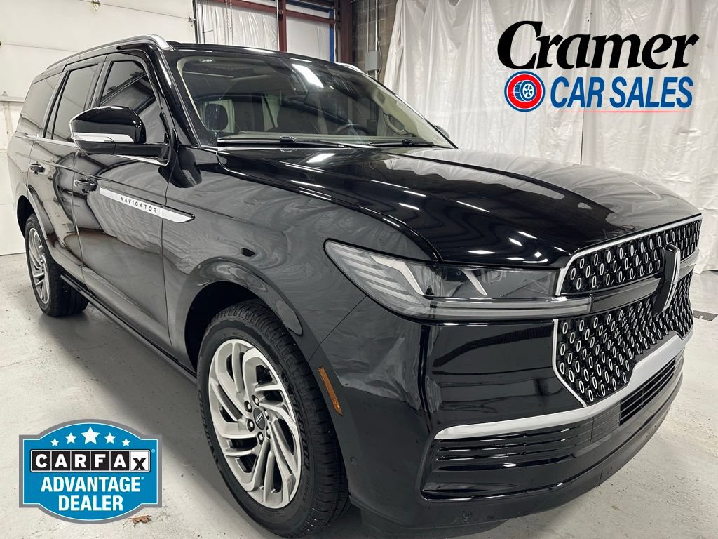 Used 2025 Lincoln Navigator Reserve AWD/4WD image 1