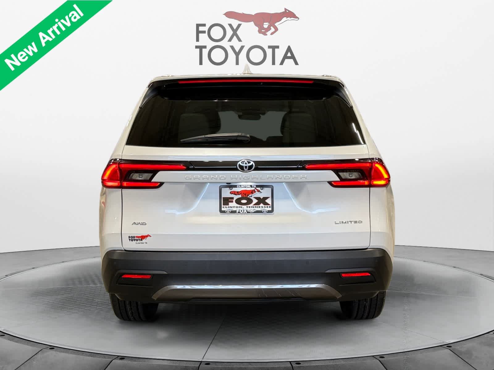 Used 2025 Toyota Grand Highlander AWD image 5
