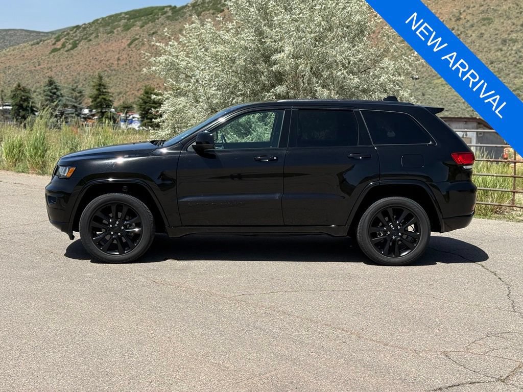 Used 2020 Jeep Grand Cherokee Altitude AWD/4WD image 2