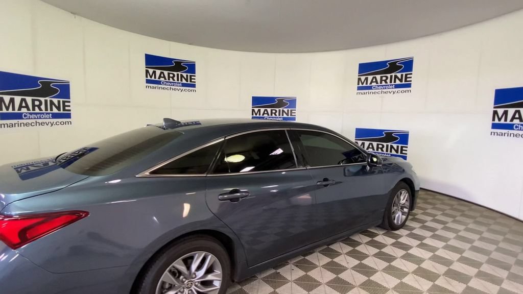Used 2022 Toyota Avalon XLE FWD image 2