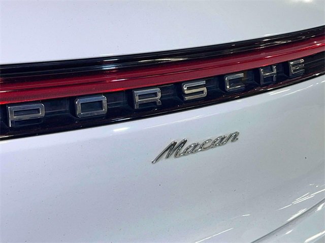 Used 2022 Porsche Macan w/ Premium Package Plus image 11