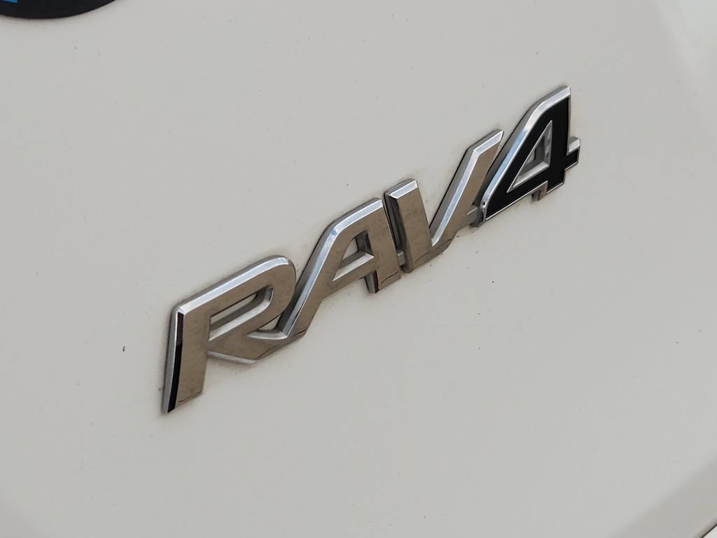 Used 2018 Toyota RAV4 XLE FWD image 12