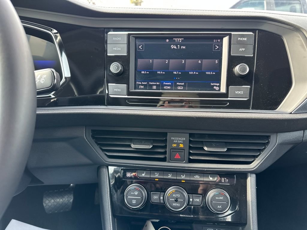 Used 2024 Volkswagen Jetta SE image 21