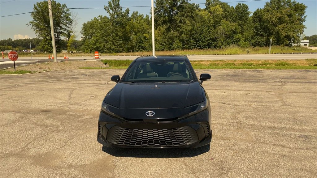 New 2025 Toyota Camry SE image 3