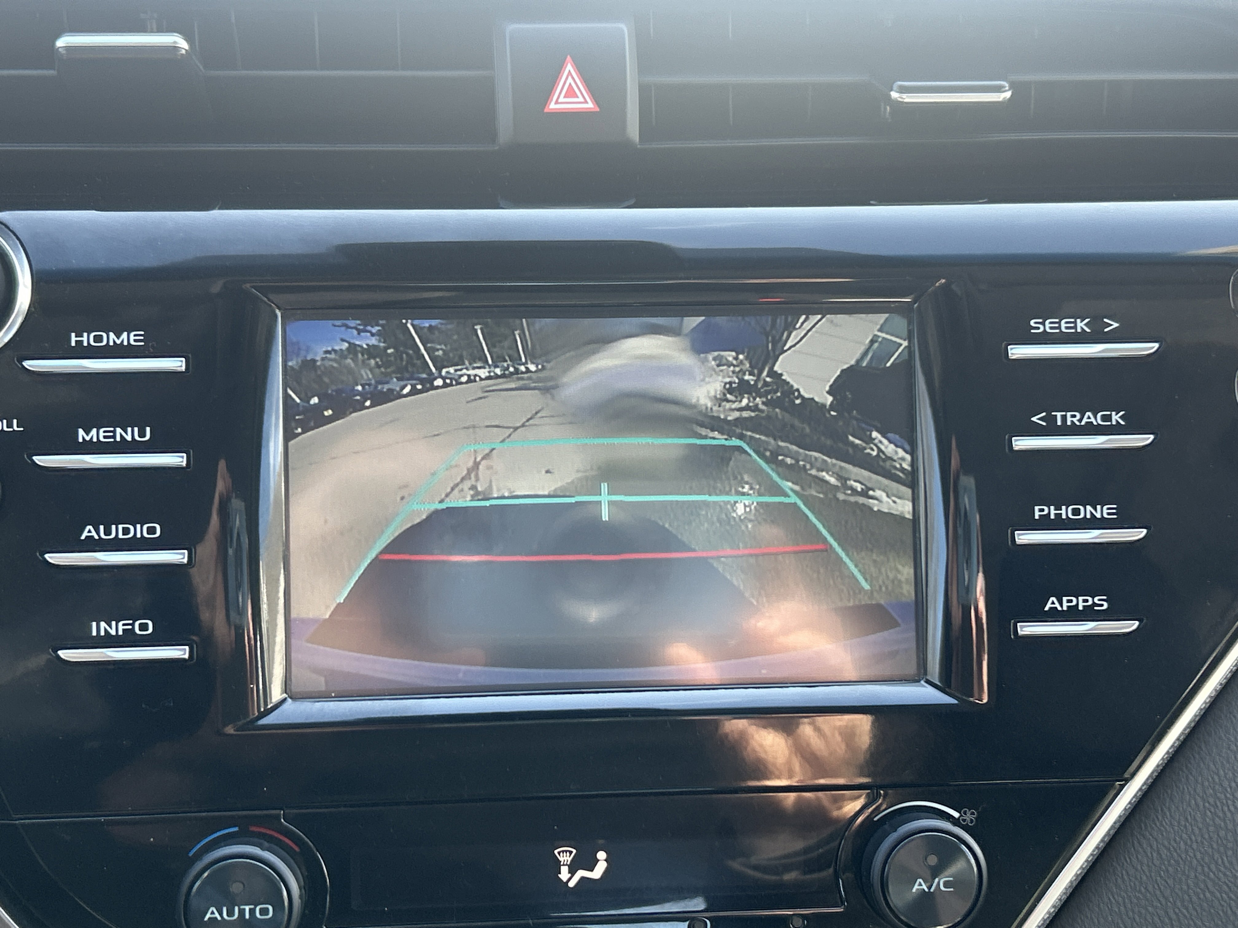 Used 2018 Toyota Camry SE w/ Moonroof Package image 26