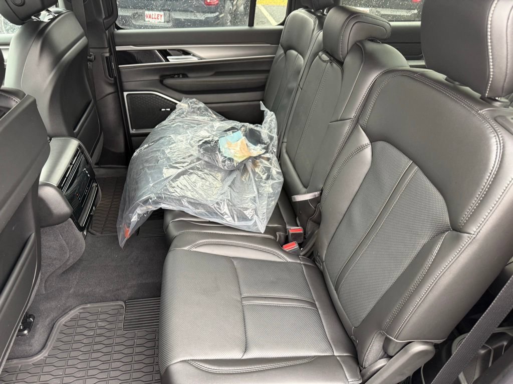 New 2026 Jeep Grand Wagoneer L 4WD w/ Premium Group I image 34