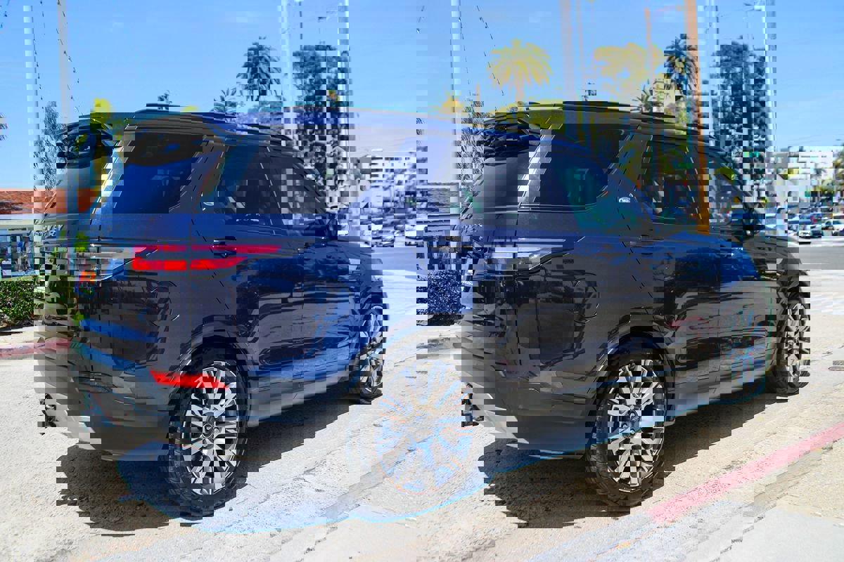 Used 2019 Land Rover Discovery HSE image 6