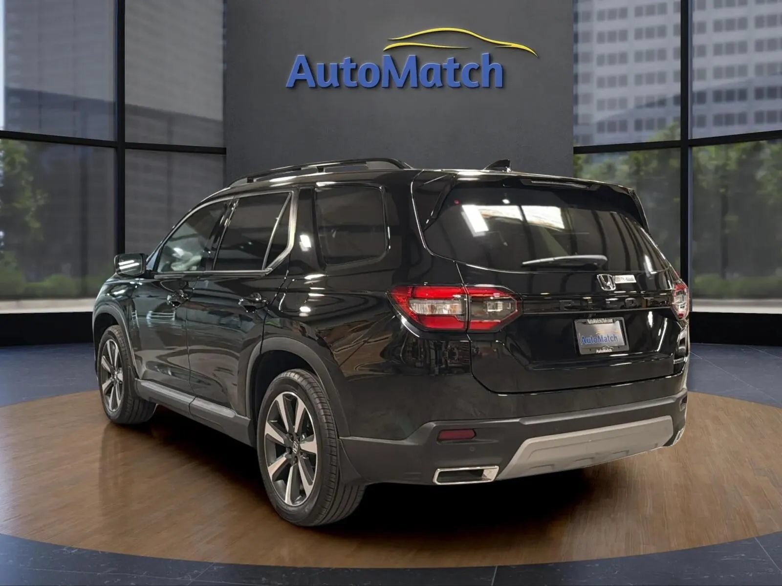 Used 2025 Honda Pilot Touring image 8