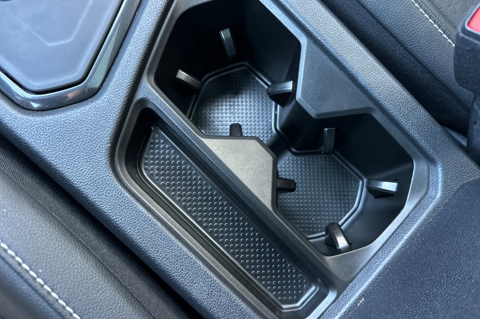 Certified 2024 Volkswagen Tiguan SE R-Line image 31