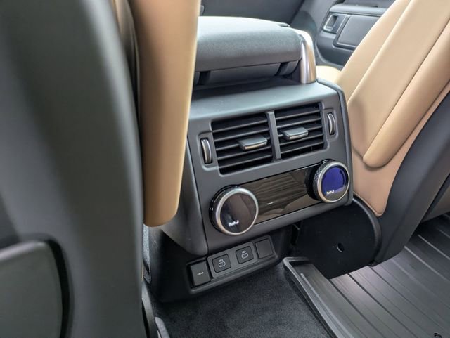 New 2026 Land Rover Discovery Dynamic SE image 13