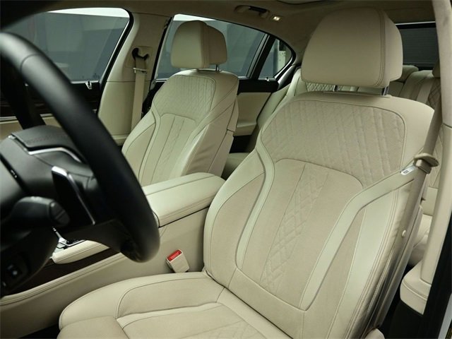 Used 2017 BMW 750i image 17