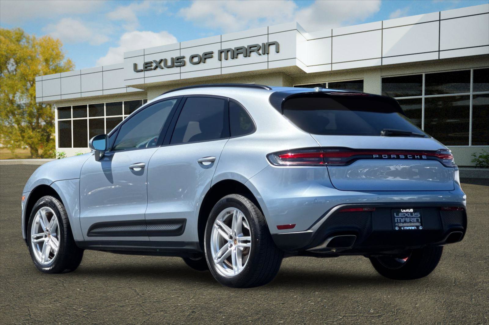 Used 2022 Porsche Macan AWD/4WD image 3